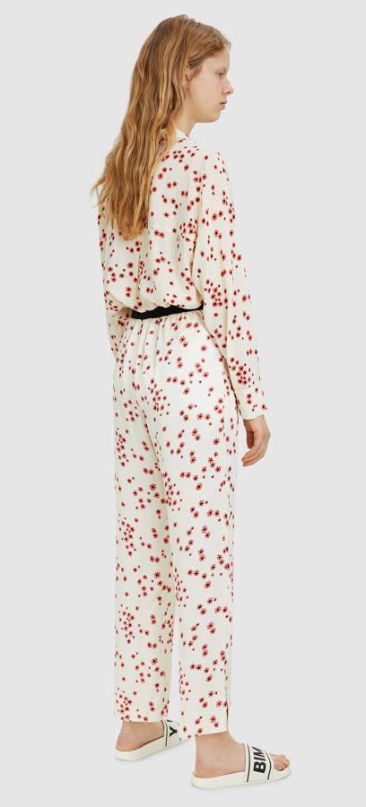 Conjunto estampado con acabado satén, de Bimba y Lola.