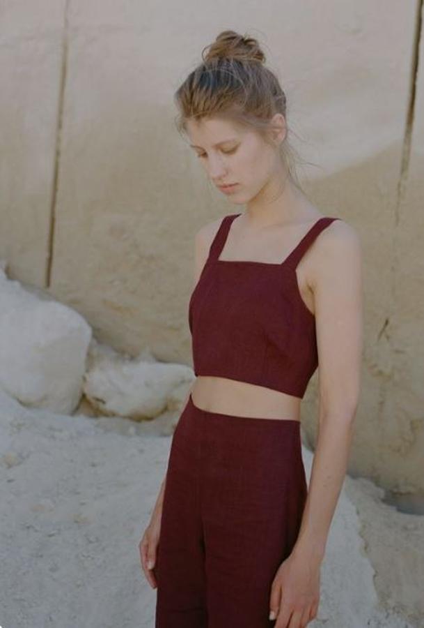 Conjunto de lino en color teja, de Paloma Wool.