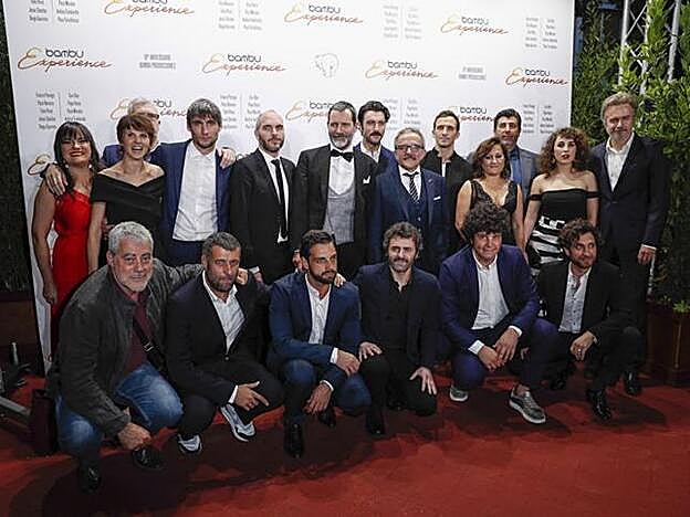 Galería. ¡No te pierdas todos los looks de la Alfombra oja del 10º Aniversario de Bambú Producciones haciendo clic en la imagen!