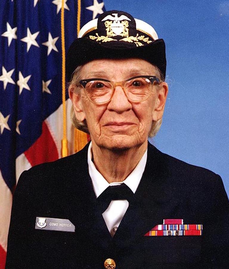 3. Grace Hopper. Dirigió el equipo que creó la compilación de datos (que traducía el código tecleado a instrucciones para el ordenador), e inventó el concepto "virus informático". Se le considera madre del Cobol, el primer lenguaje informático multiplataforma.