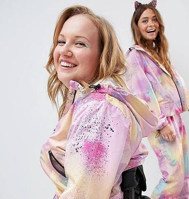 Mono largo todo en uno con diseño tie dye, 64,99 euros.