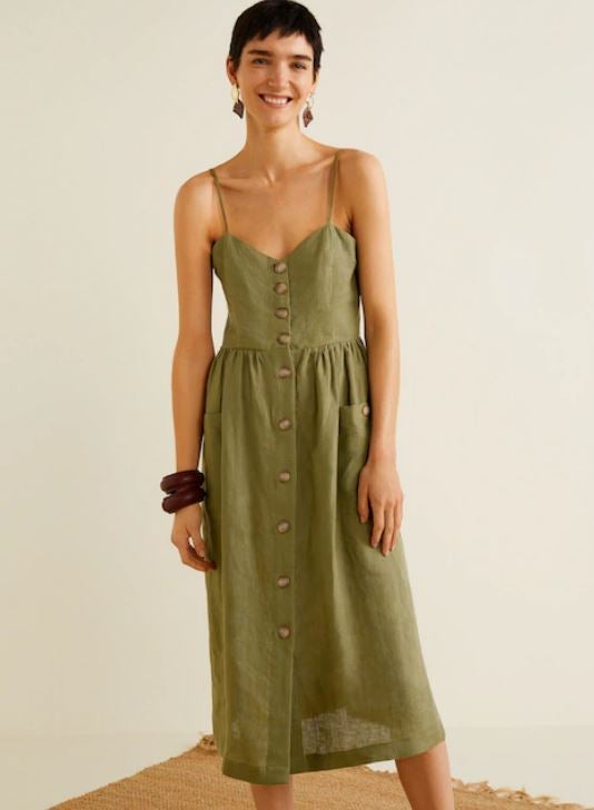 Sin embargo, este es nuestro favorito: de lino y con un diseño que no puede ser más tendencia. Es de Mango y te lo llevas por 39,99€.