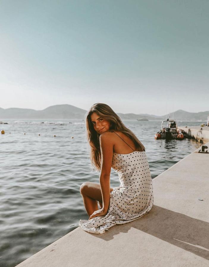 Belén Hostalet se ha dejado ver por uno de los destinos turísticos más importantes de la Costa Azul. Nos referimos a Saint-Tropez, una localidad y comuna francesa ubicada en el departamento de Var.