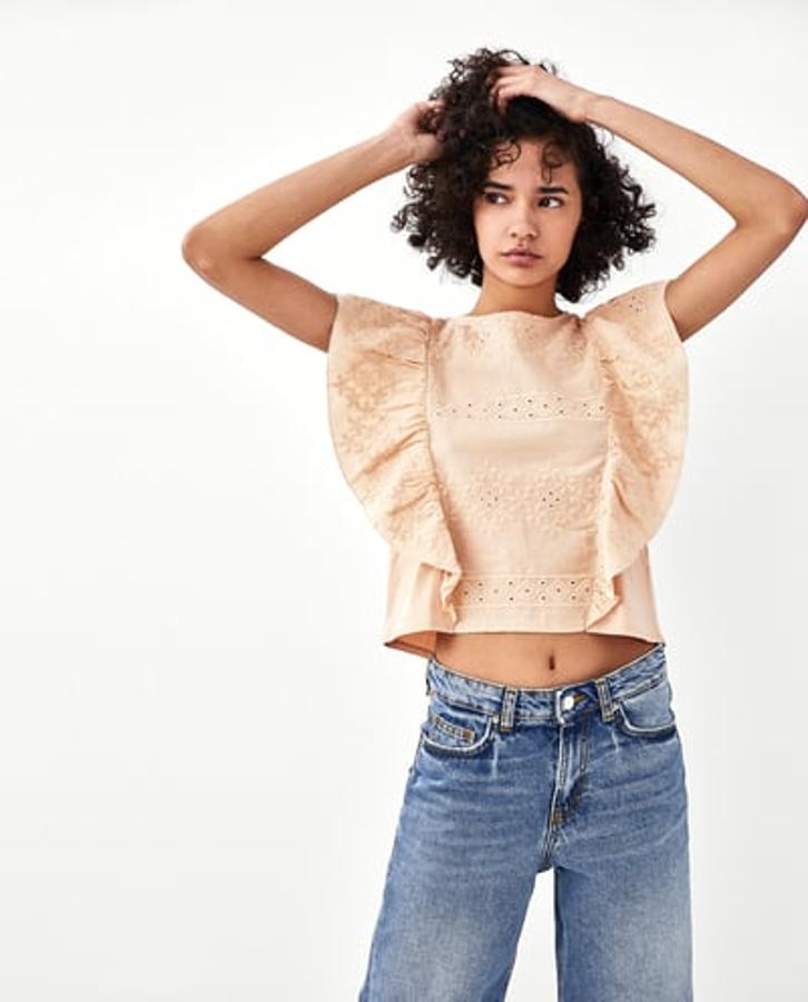 Cuerpo con volantes en color beige, 7,99 euros.