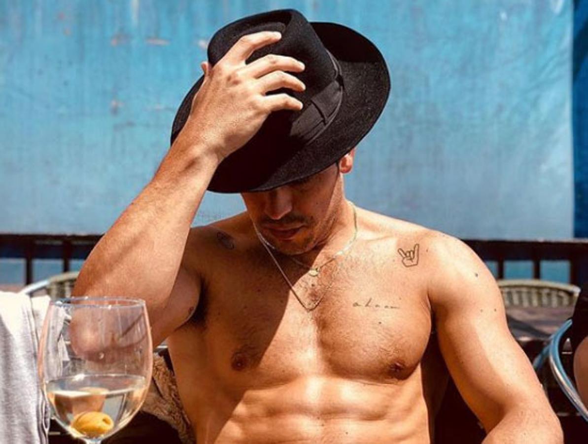 Aunque el actor no ha presumido de figura completa, sí lo ha hecho de torso y brazos.