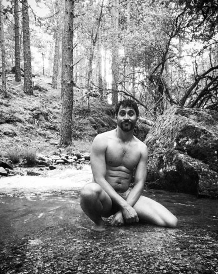 El actor es muy dado a los desnudos y este verano también ha habido foto sin ropa, en medio de la naturaleza.