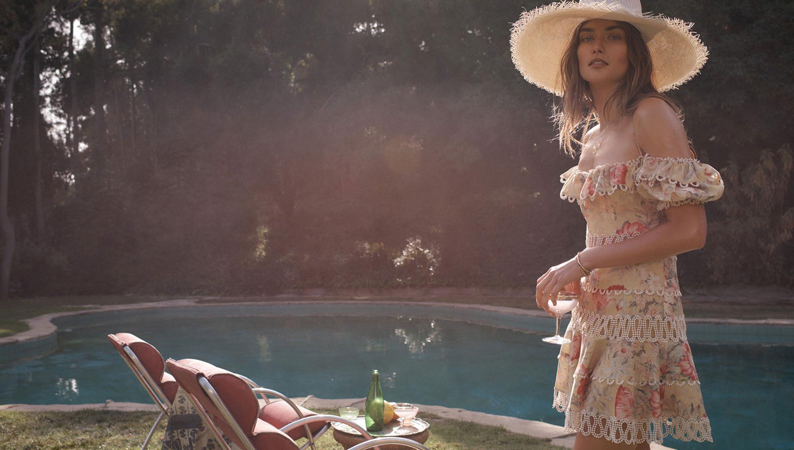 Los volantes y estampados de flores son algunas de las señas de identidad de esta firma australiana.