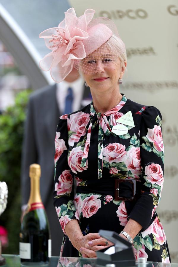 Helen Mirren, ganadora de un Oscar a mejor actriz en 2006 por su interpretación en 'The Queen', va a todas las entregas de premios con los mismos tacones. Unos zapatos de salón cuyo precio no superó los 50 euros.