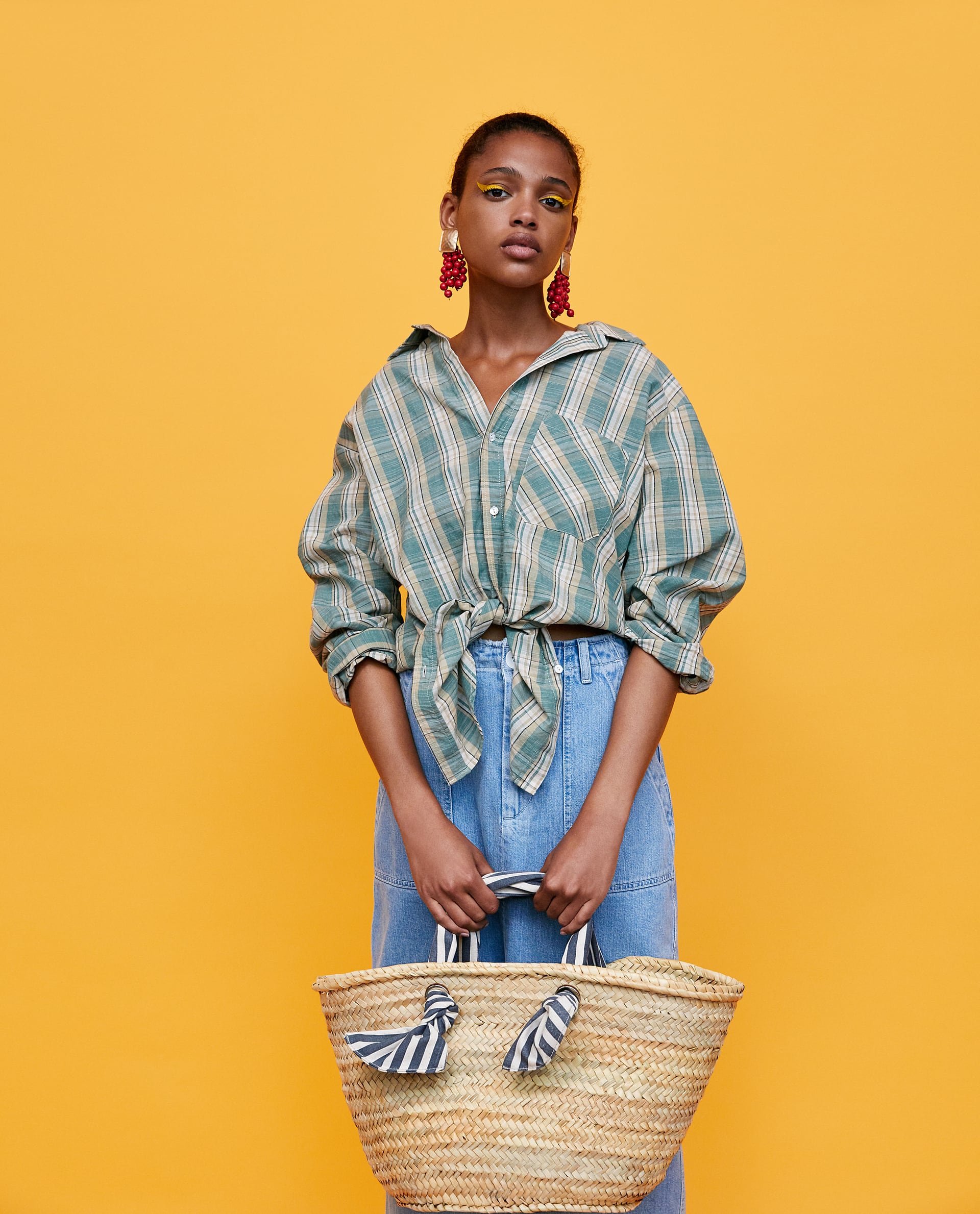 Shopper capazo a rayas de Zara: 35,95 euros.