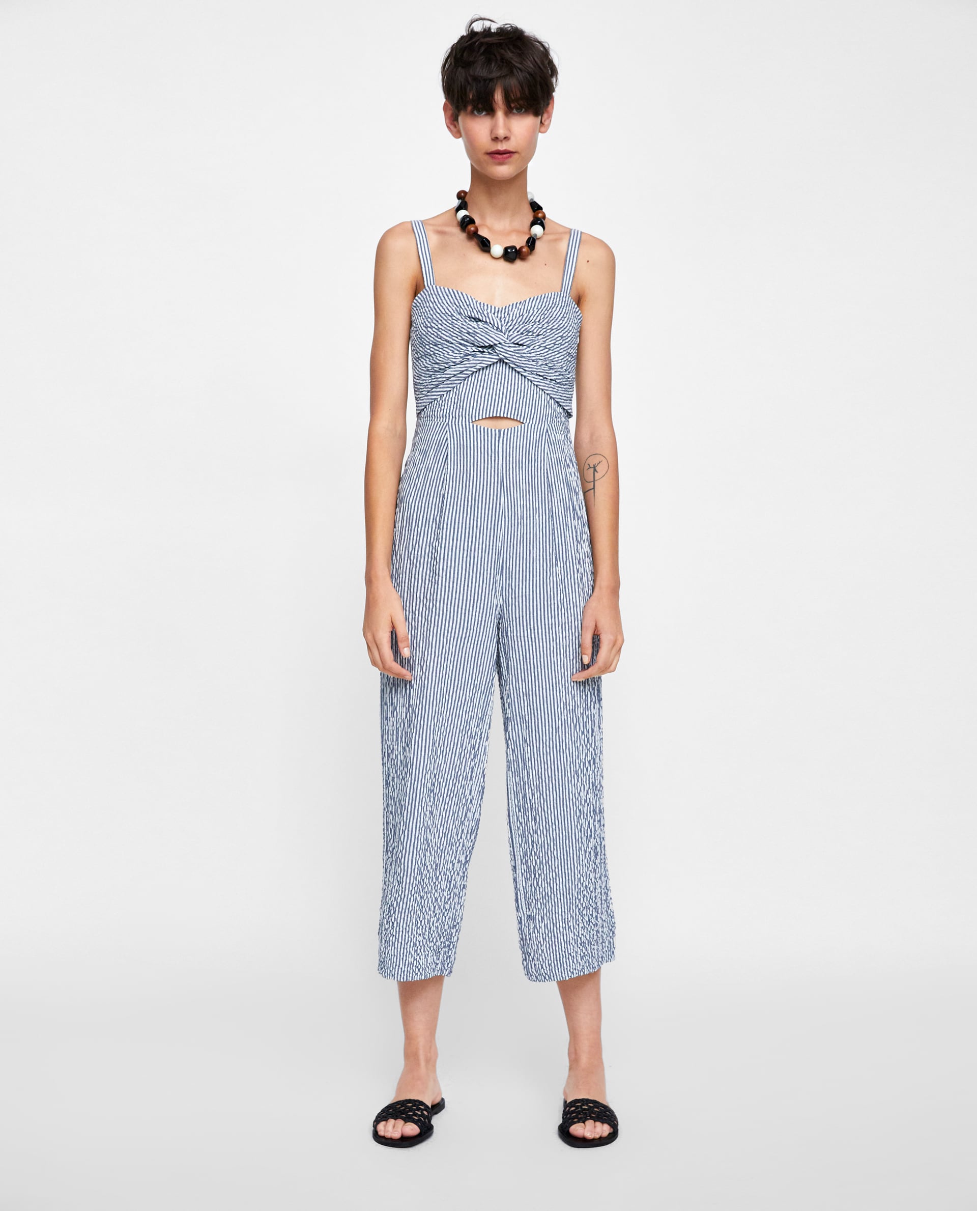 Jersey con rombos e hilo metalizado de Zara: 22,95 euros.