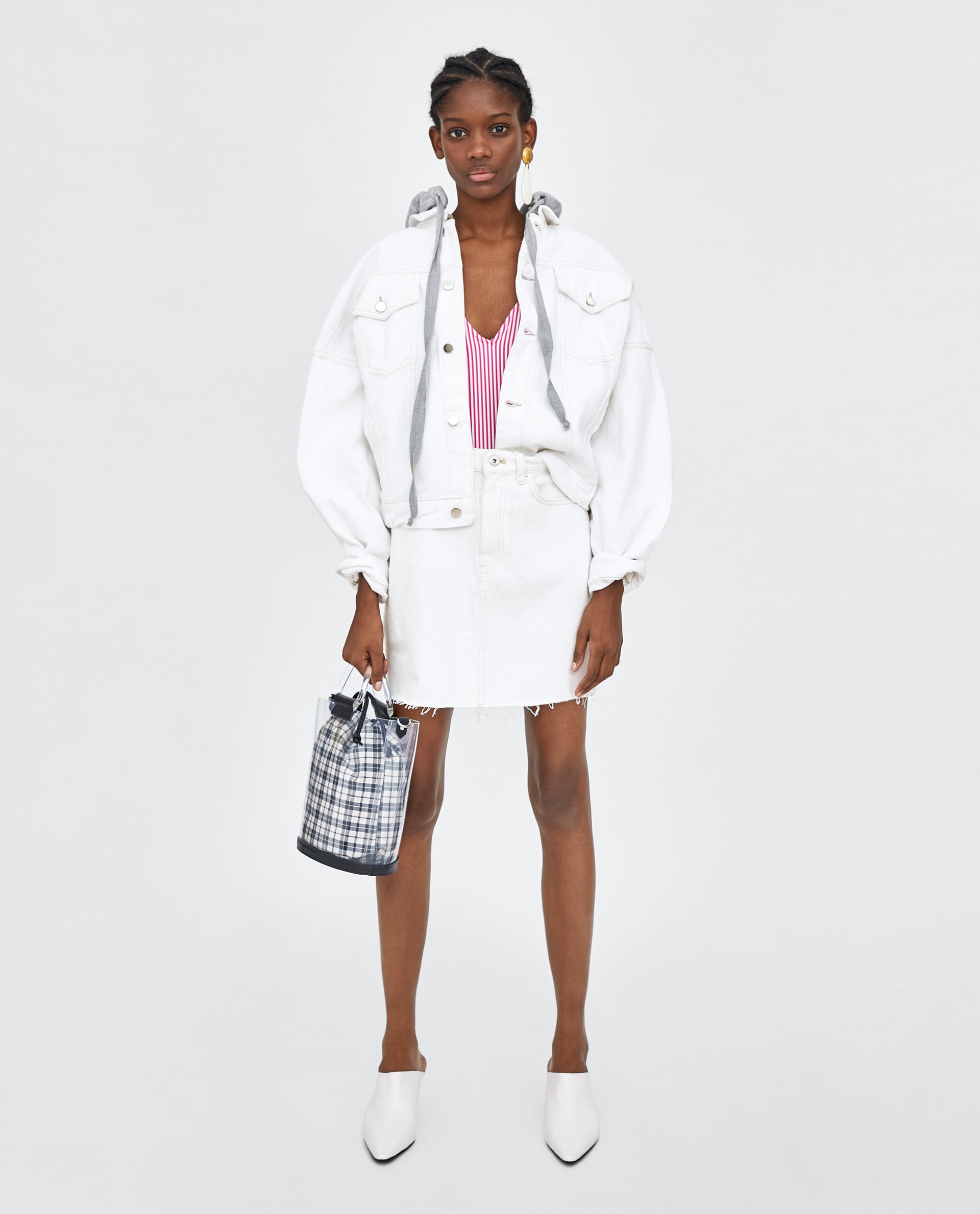 Cuerpo cropped drapeado de Zara: 39,95 euros.