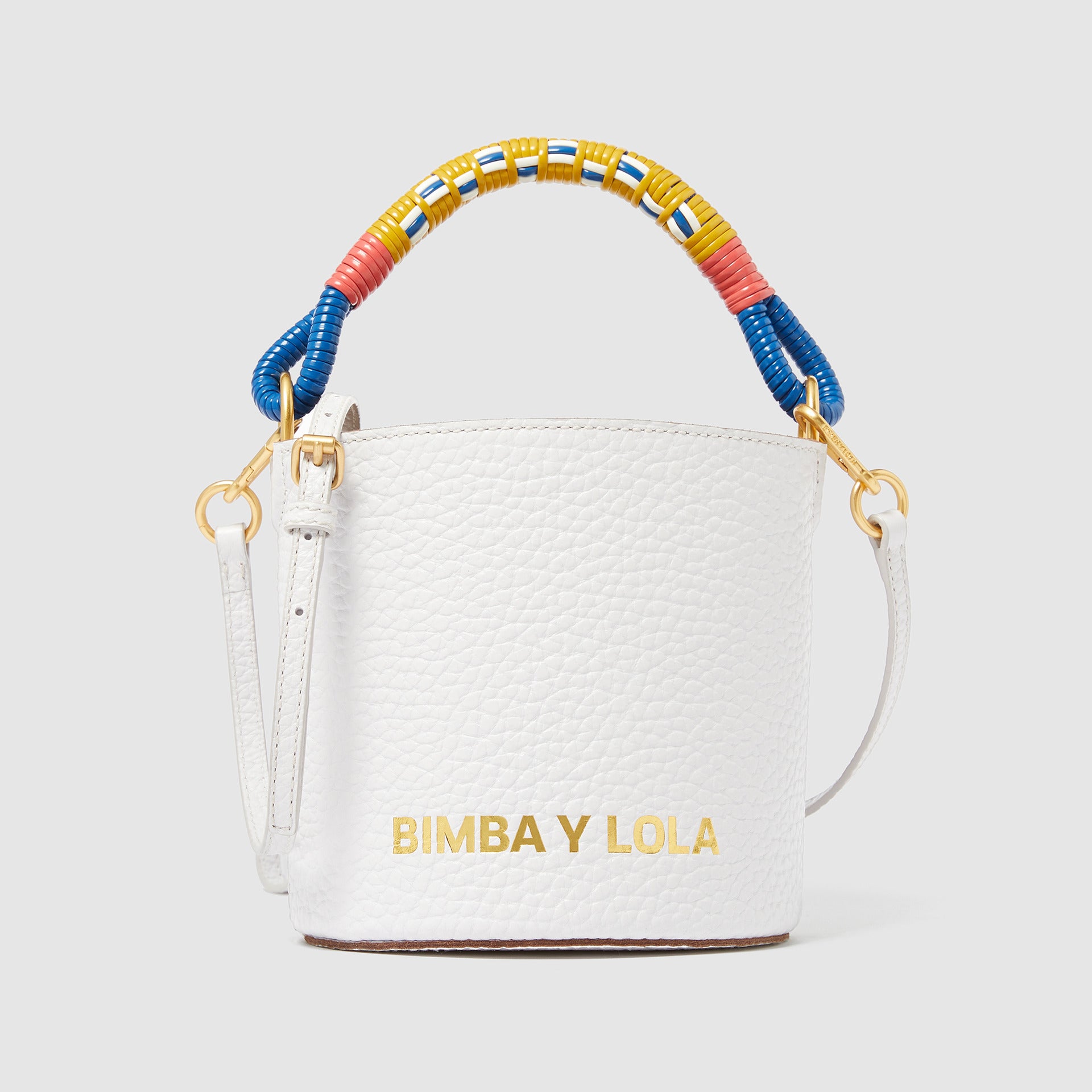 Bolso en color blanco con asa multicolor de Bimba y Lola: 180 euros.