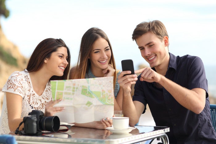 City Maps 2Go Mapa offline : City Maps 2Go tiene una ventaja muy clara, y es que puedes viajar siguiendo más de 7500 guías de viaje sin preocuparte de tus megas, ni la cobertura. Muchas de las carreteras secundarias que llevan a pueblos con encanto no tienen cobertura, pero eso no sería un problema si tienes una aplicación que te permite utilizar mapas offline.