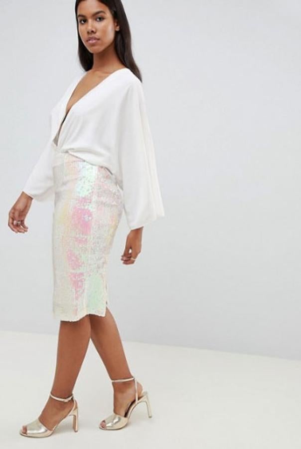 Falda midi de tubo con diseño de lentejuelas de Rare London, 27,99 euros.