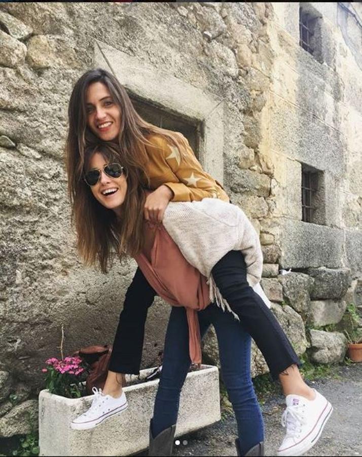 Las dos presentadoras comparten continuamente en sus redes sociales imágenes de ellas juntas. Suelen pasar algunos días del verano juntas.