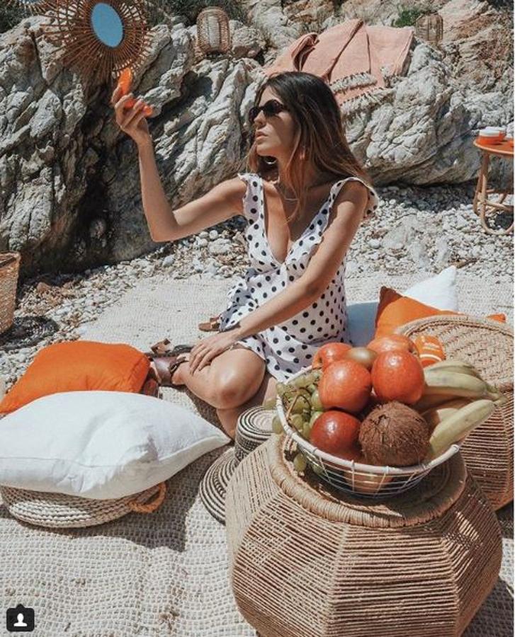 Otra 'influencer' española que se decanta por el vestido de lunares: Esther Bellón (@armarioenruinas). ¿Necesitas más pruebas para incluir uno en tu maleta de vacaciones?