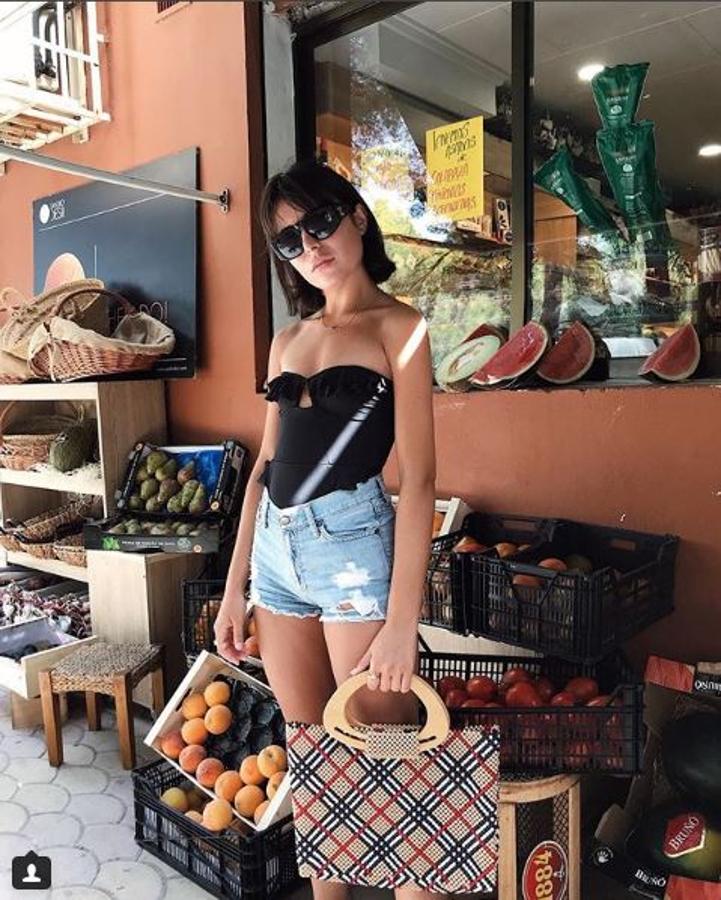 No nos cansamos de repetir que, este año, el bañado se puede llevar como  body . Y este estilismo de Marta Handrich (@martahandrich) demuestra que el resultado puede ser así de bonito.