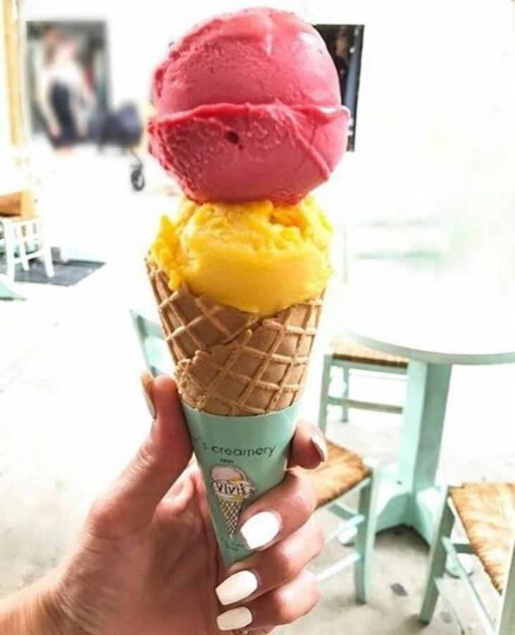 Vivian Rosberg, esposa del campeón del mundo de fórmula 1, el alemán Nico Rosberg, llegó a Ibiza para estrenar una heladería. Está bajo las órdenes del maestro heladero Vincent Crovisier. (Carrer del Mestre Joan Mayans, 6 Ibiza).