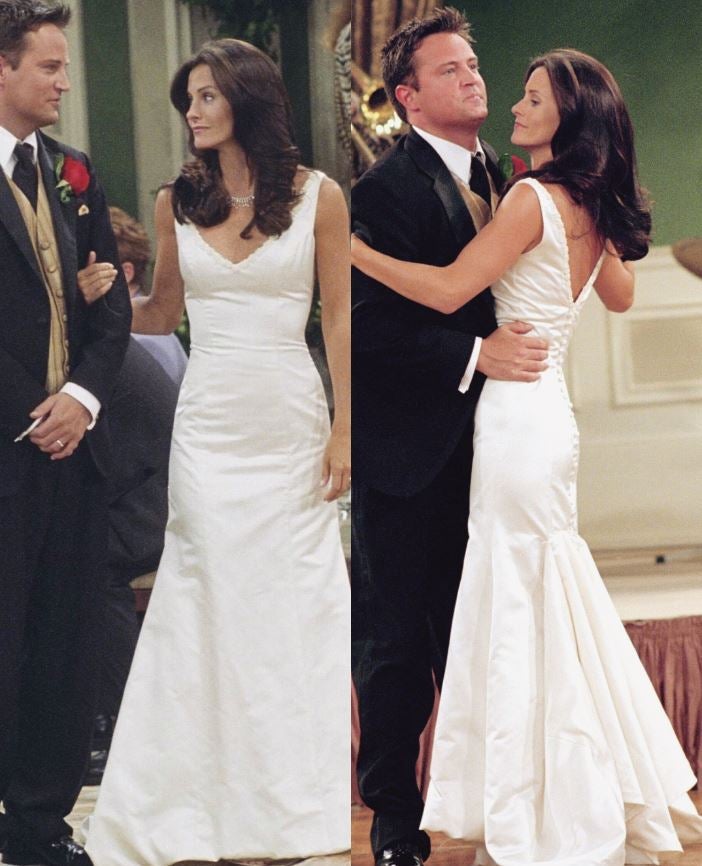 La boda entre Mónica (Courtney Cox) y Chandler en la temporada final de 'Friends' tuvo un protagonista: un vestido de House of Bianchi, de la tienda de novias de la jefa de vestuario, Debra McGuire. Un diseño sencillo y clásico, sin pretensiones de protagonismo.