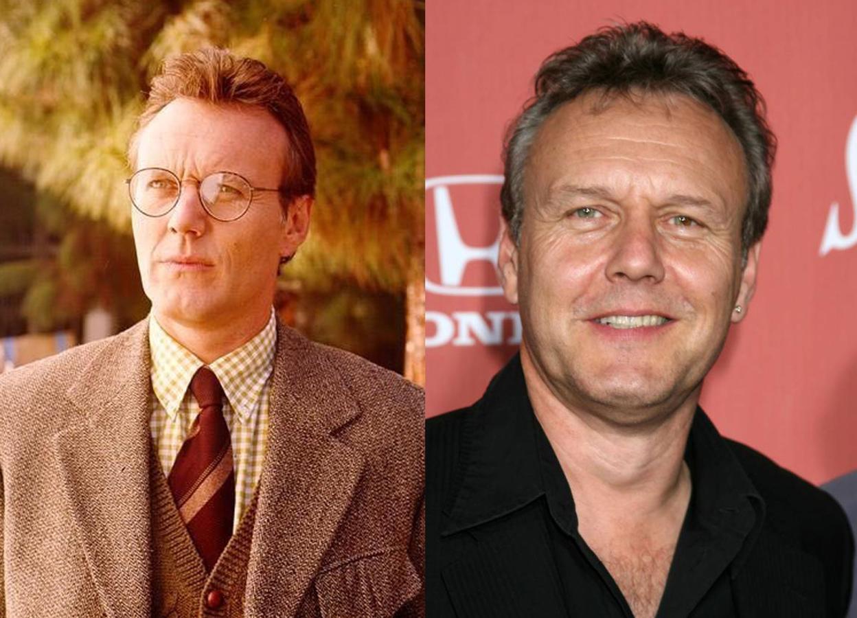 Rupert Giles interpretado por Anthony Head acompañó a Buffy las primeras seis temporadas. Tras su éxito en la serie dejó que su carrera cinematográfica estuviese más ligada al Reino Unido natal, apareciendo en 'Doctor Who', 'Merlín', 'Percy Jackson y el mar de los mounstruos' o en la serie 'Dominion' de Syfy.