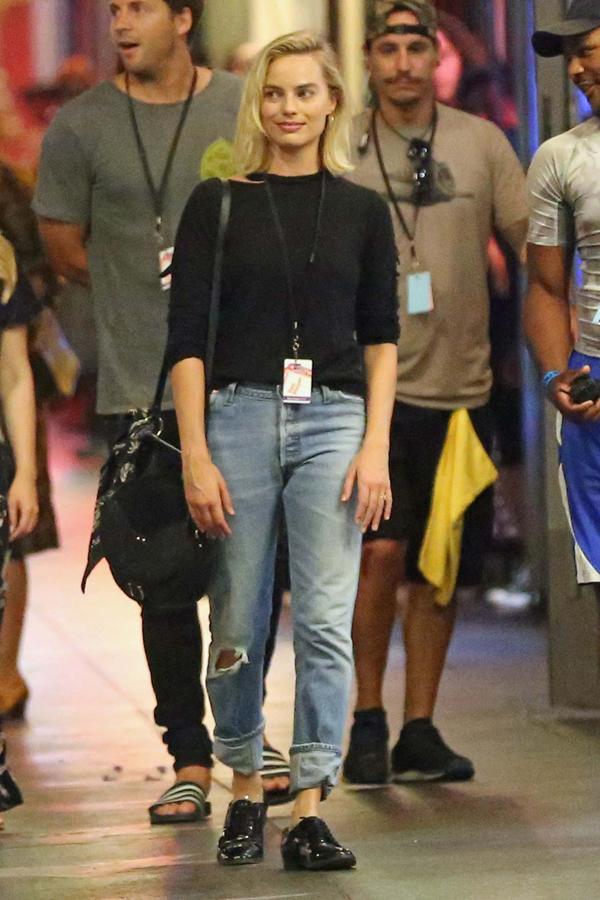 Menos es más y este look de Margot Robbie lo explica a la perfección.