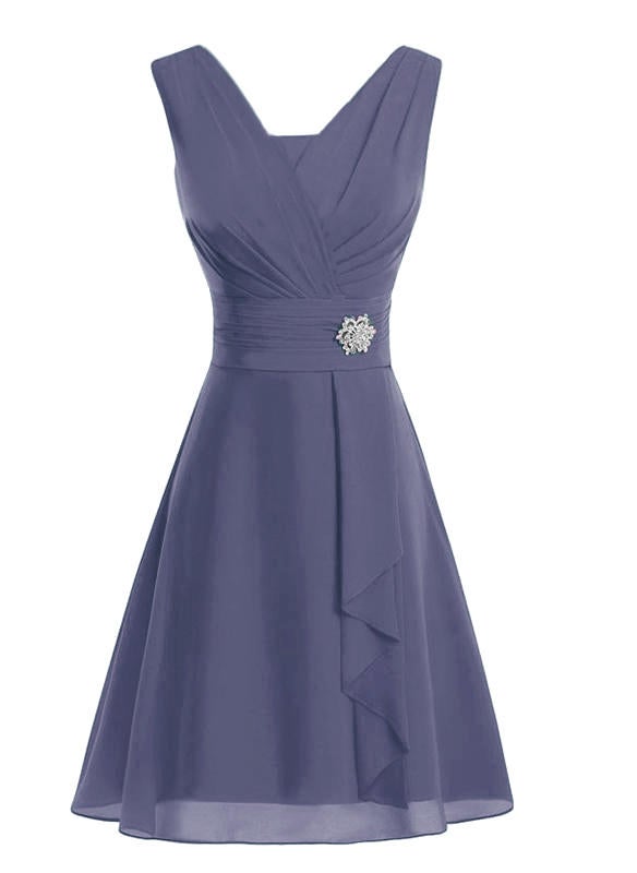 Vestido corto con boyantes y escote en V de Veryvoga: 67,73 euros.