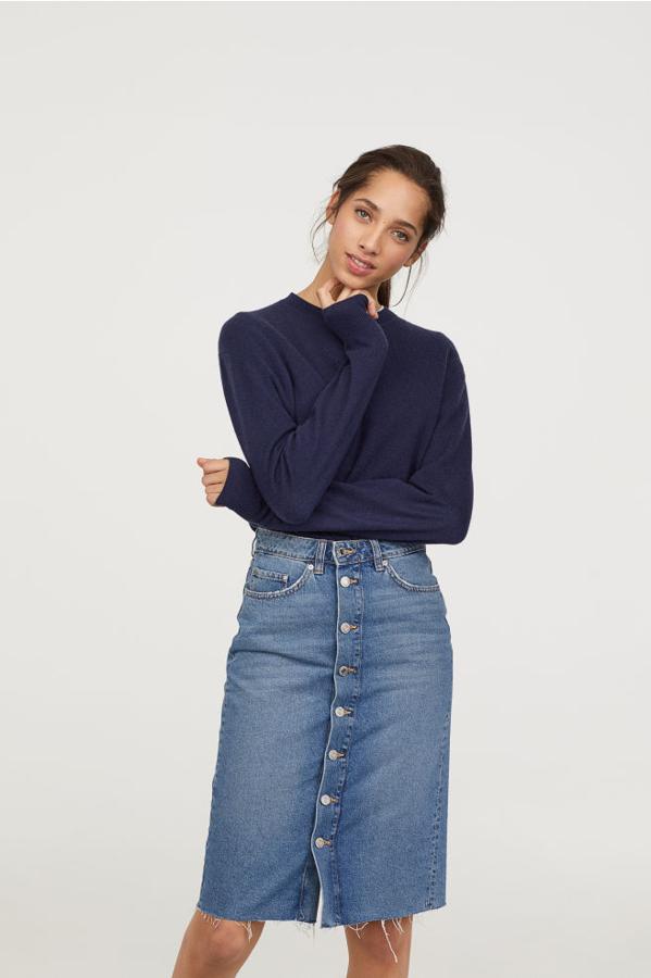 Falda vaquera con botones, 29,99 euros.