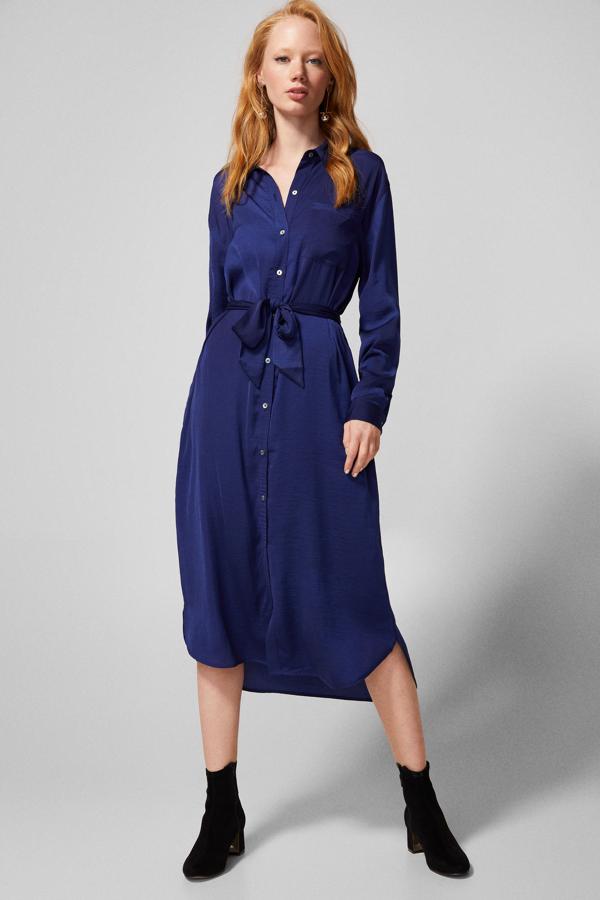 Vestido camisero con manga larga y cinturón, 35,99 euros.