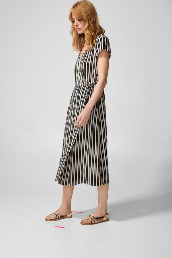 Vestido estilo midi de rayas con borlas en la cintura, 35,99 euros.