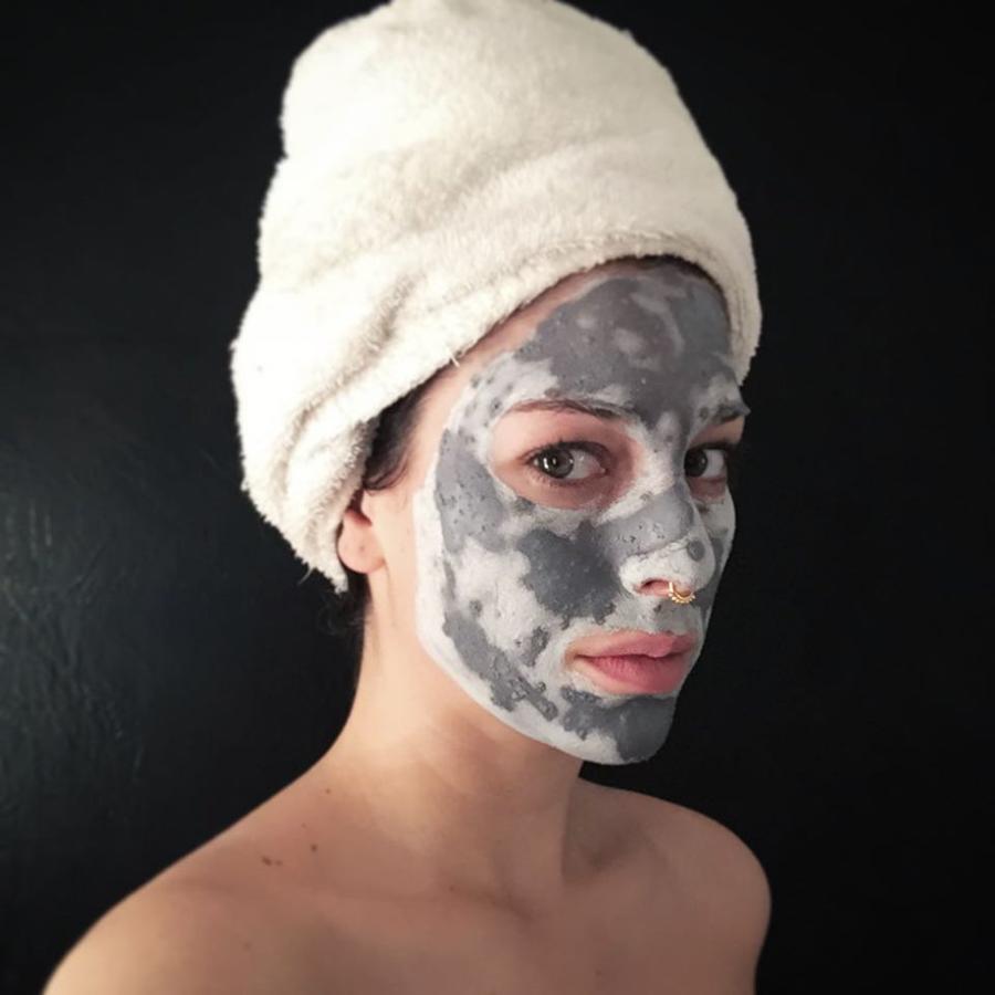 La actriz Blanca Suárez ha sido una de las famosas que no he tenido ni un solo reparo en compartir en las redes sociales los tratamientos de belleza con a los que se somete.