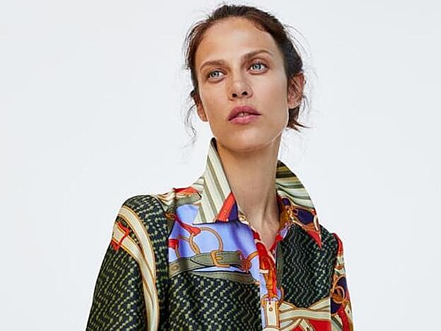 Vestido de Zara (49,95 €).