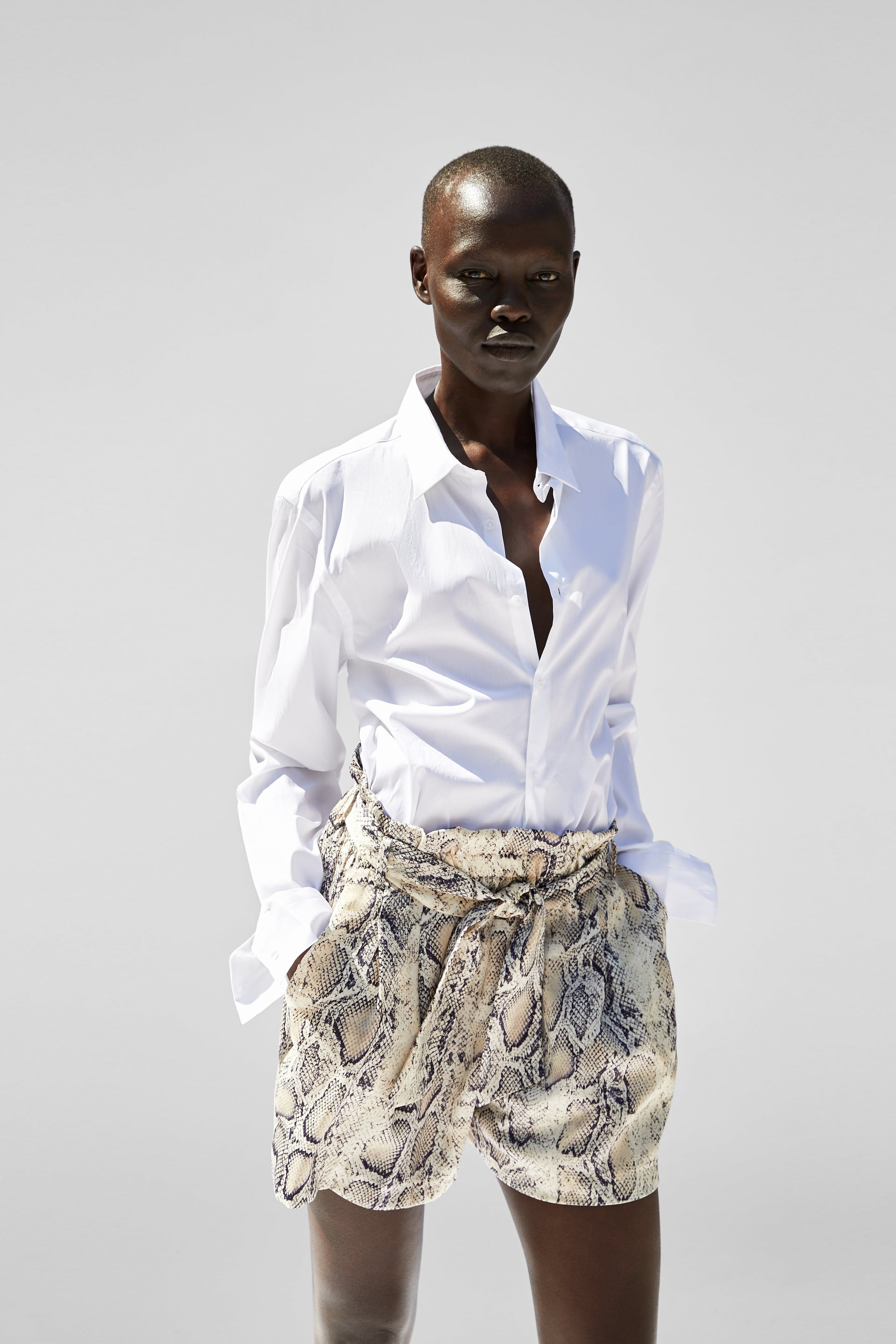 Bermuda con estampado de serpiente de Zara: 25,95 euros.