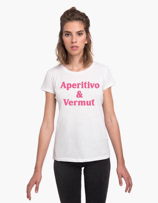 Camiseta ‘aperitivo y vermut’ de Offsetcollage: 28 euros.