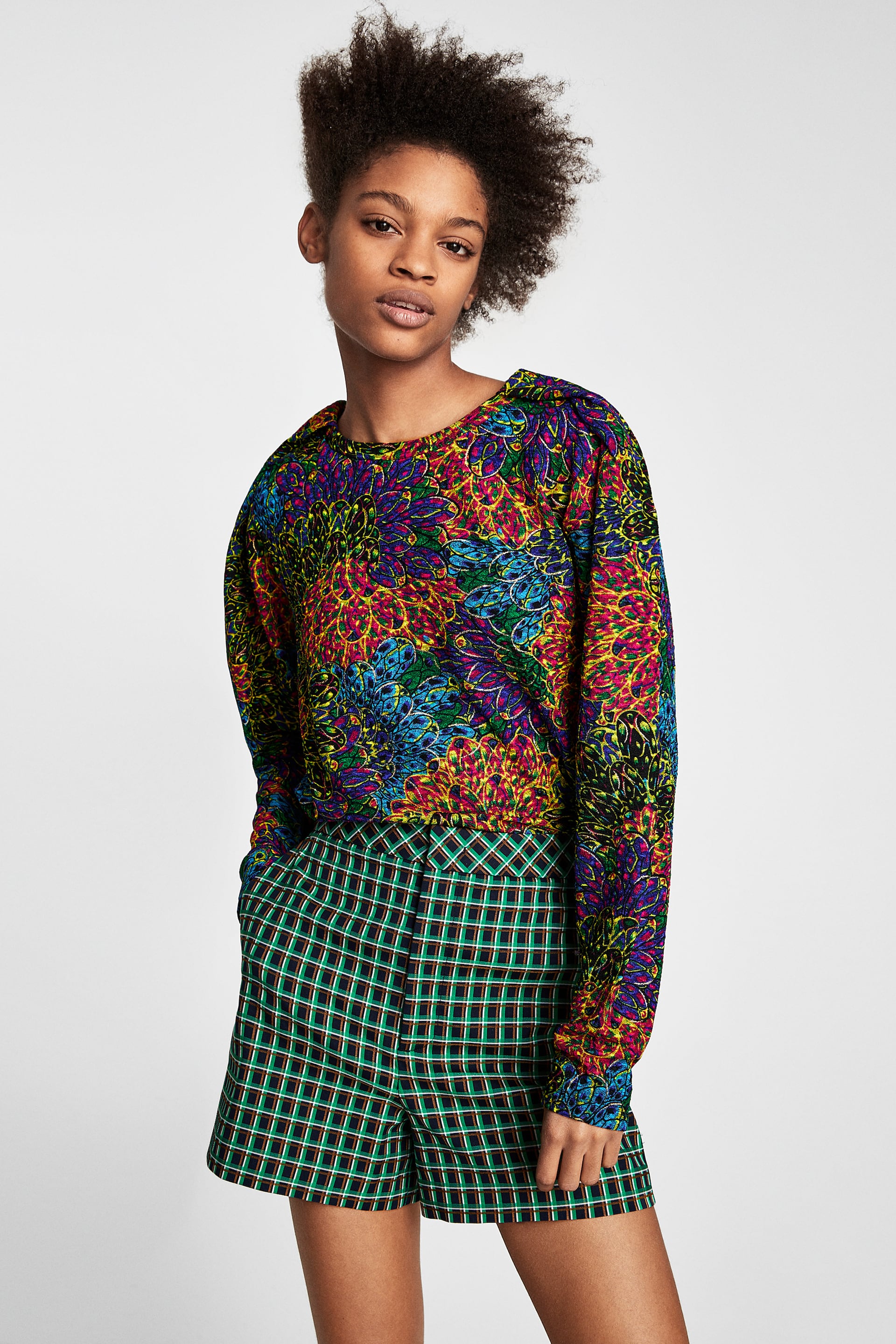 Camiseta con brillo de Zara: 3,99 euros.