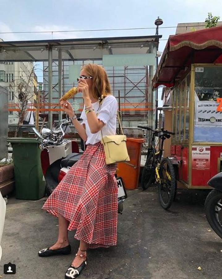 Las 'influencers' de todo el mundo se han convertido en sus mejores embajadoras. La española Blanca Miró es una de ellas e incluso visitó el taller de artesanía donde se fabrican, en Estambul.