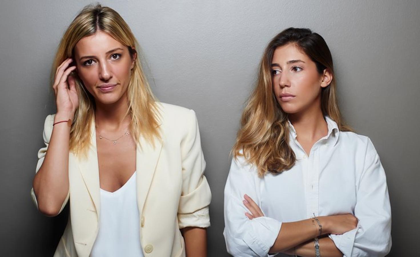 Como un homenaje a su padre, un famoso artesano de la piel en Estambul, las hermanas Beste y Merve Manastir creacon Manu Atelier en el año 2014. Solo 4 años después, sus bolsos están por todo Instagram.