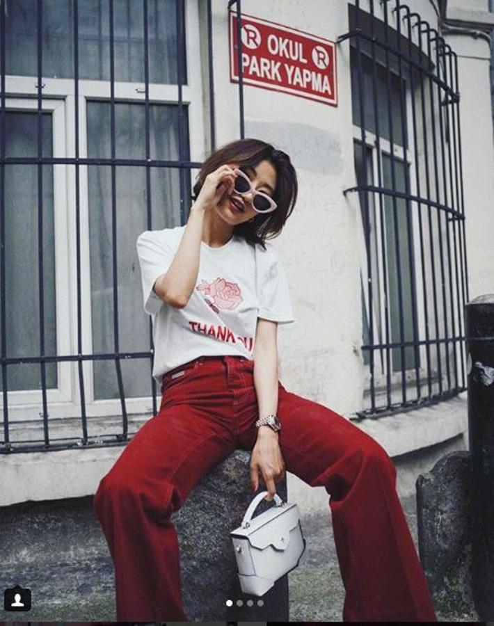 La estética de la firma está muy cuidada, con fotos frescas y muy de tendencia.