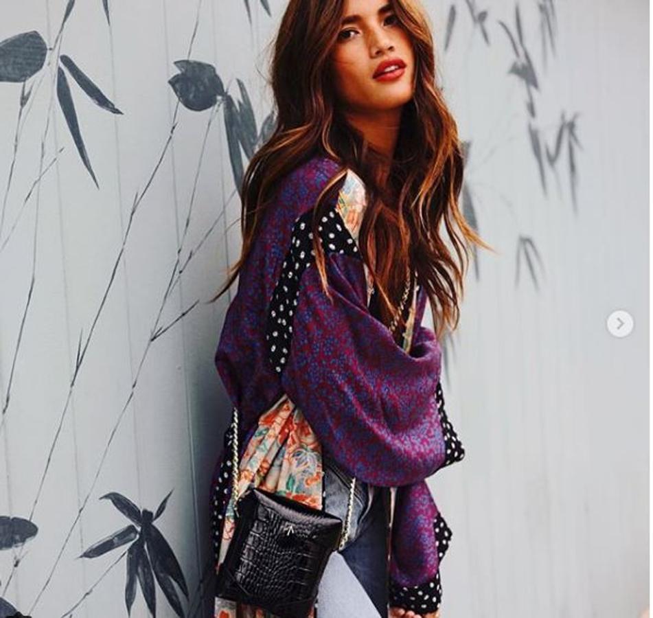 La bloguera mejicana tampoco se ha resistido a enseñar una de sus últimas adquisiciones. Se trata del modelo mini Pristine en piel de cococdrilo con asa de cadena.