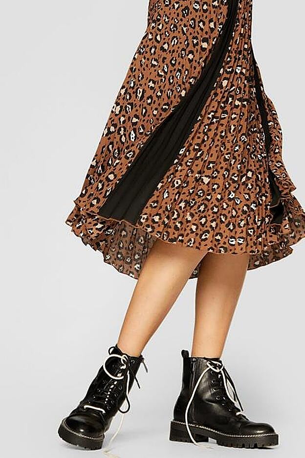 Falda de animal print de Stradivarius (19.99€)