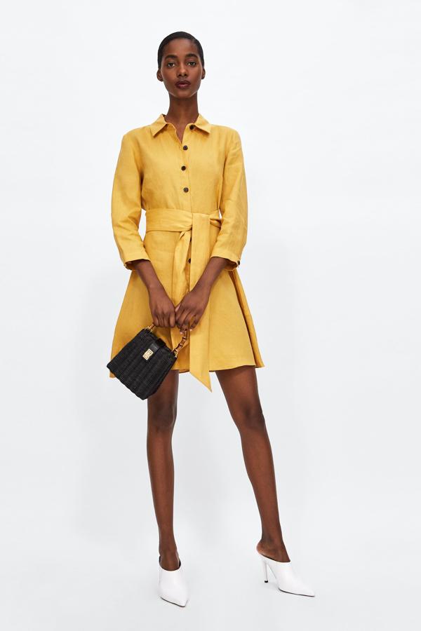 Vale, no queremos que pienses en la vuelta al trabajo, pero piensa que con un look 'working girl0 perfecto la depresión post vacacional es menos fuerte. Con este vestido lo conseguirás, y en Zara cuesta 39.95 euros.