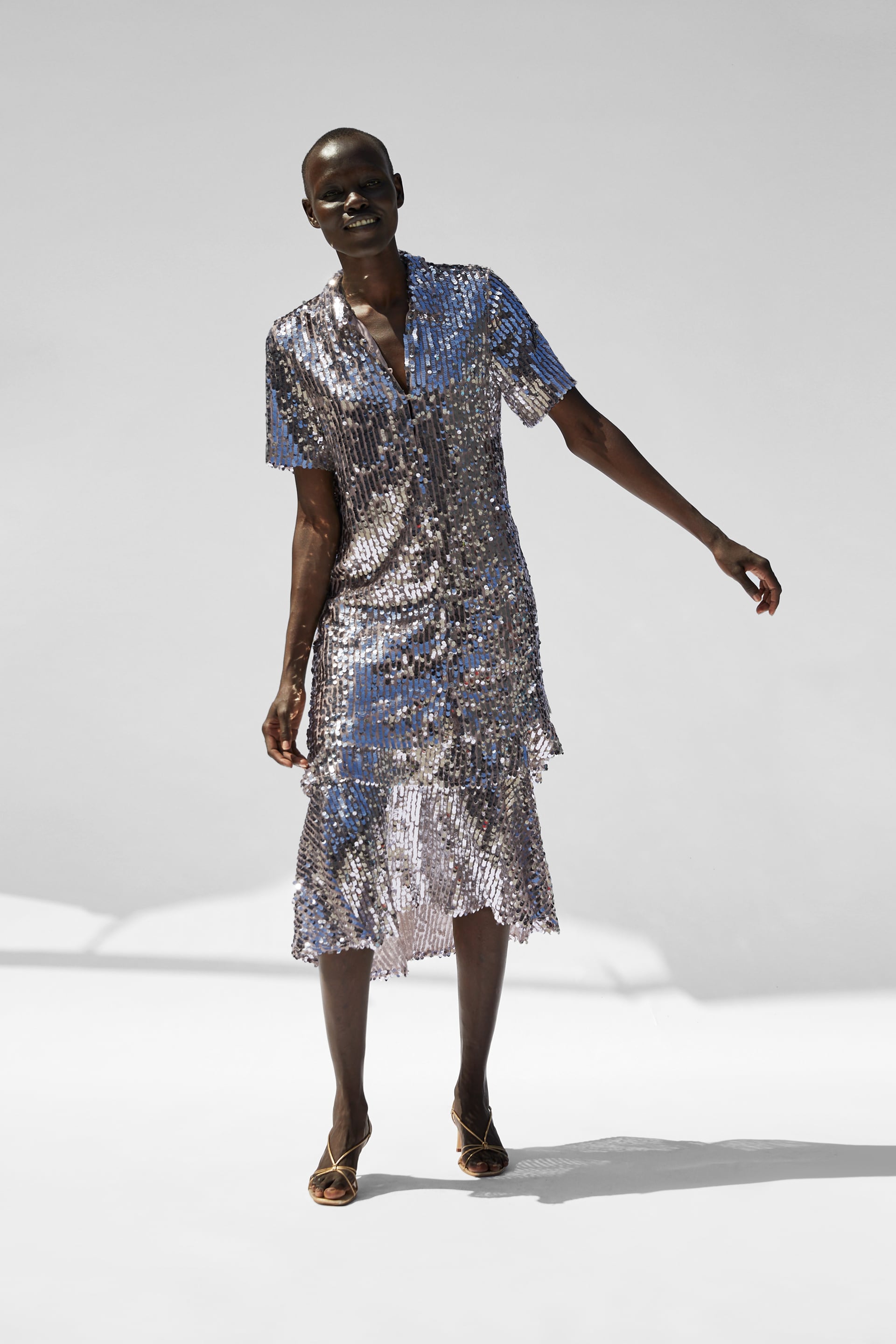 Lo mismo sucedió con este vestido, disponible en principio en todo el rango de tallas (a ver si Zara se anima a llevar todas las prendas hasta la XXL).