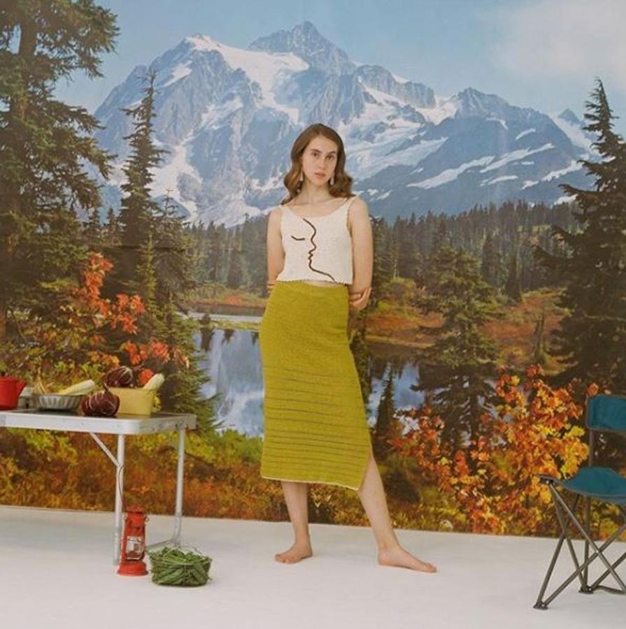 El crochet es uno de los puntos fuertes de Paloma Wool. Top Gemini (75 euros) y falda Dalia (89 euros).