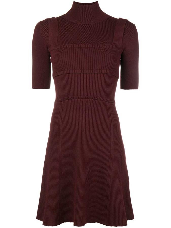 Eld e la diseñadora inglesa es una pieza mini en la que juega con las superposiciones en tejido de punto (530 €).