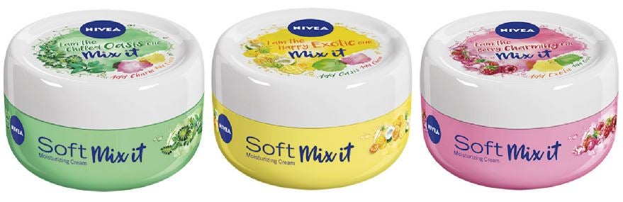 7. Crema corporal mix & match. El verano es tiempo de sensaciones agradables y de los aromas refrescantes que las generan. Nivea propone tres versiones de su crema Soft, con fragancias que te transportan de inmediato al paraíso con la imaginación y la pituitaria. Soft Mix it Edición Limitada de Nivea (2,25 €)
