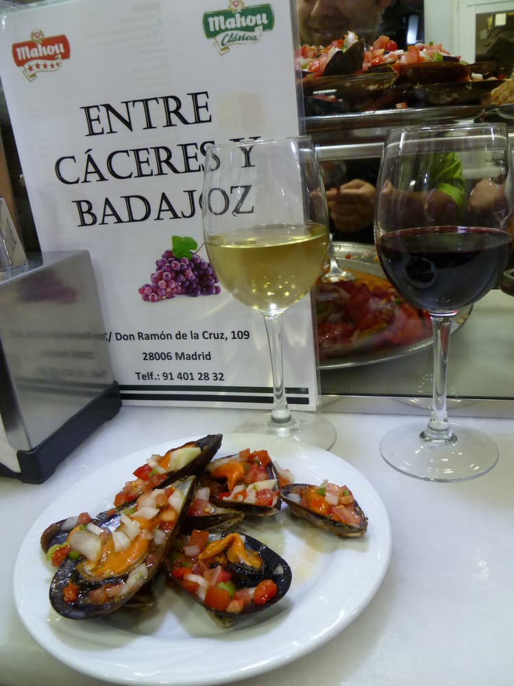 Entre Cáceres y Badajoz (Calle Don Ramón de la Cruz, 109): ‘Entre dos tierras estás…’ como dirían los Héroes del Silencio. Entre Cáceres y Badajoz es uno de los sitios favoritos de los viajeros para tomar unas tapas en Madrid.