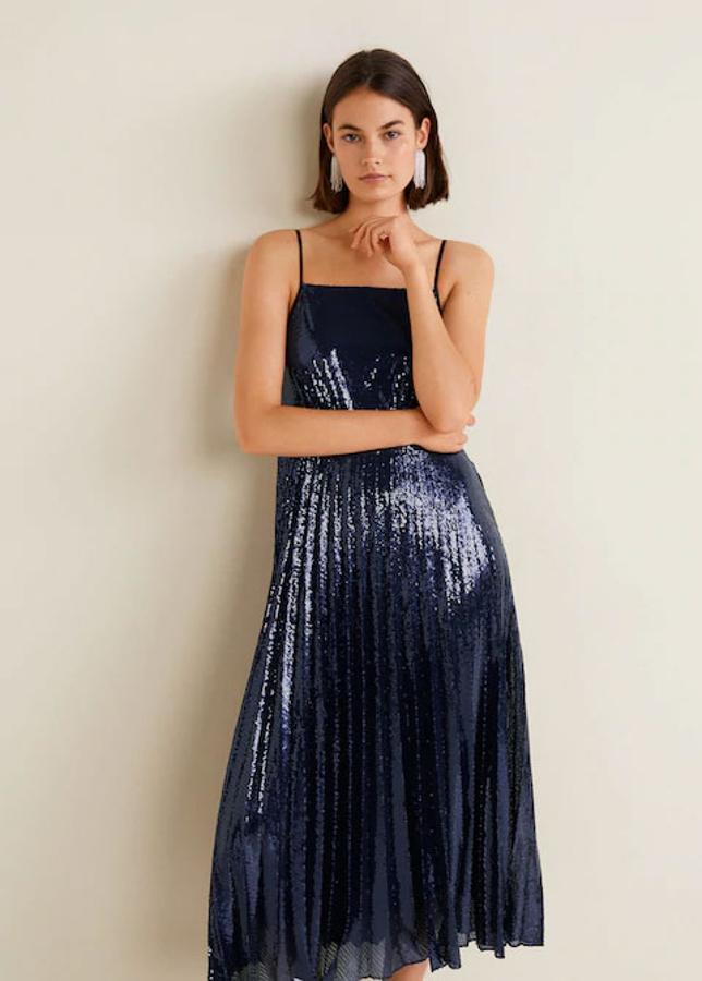 Vestido largo de lentejuelas, 69,99 euros.