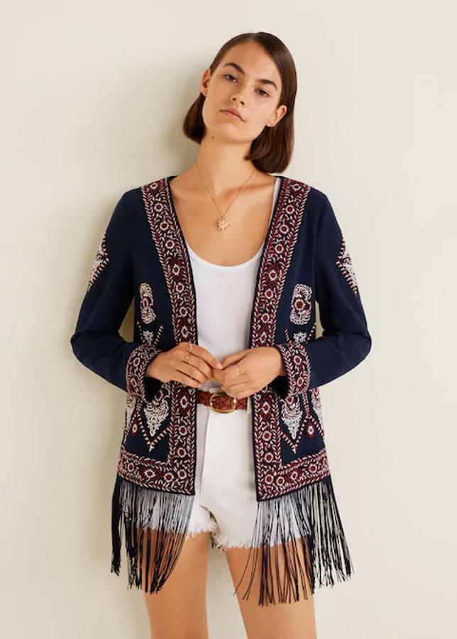Chaqueta bordada con flecos, 59,99 euros.