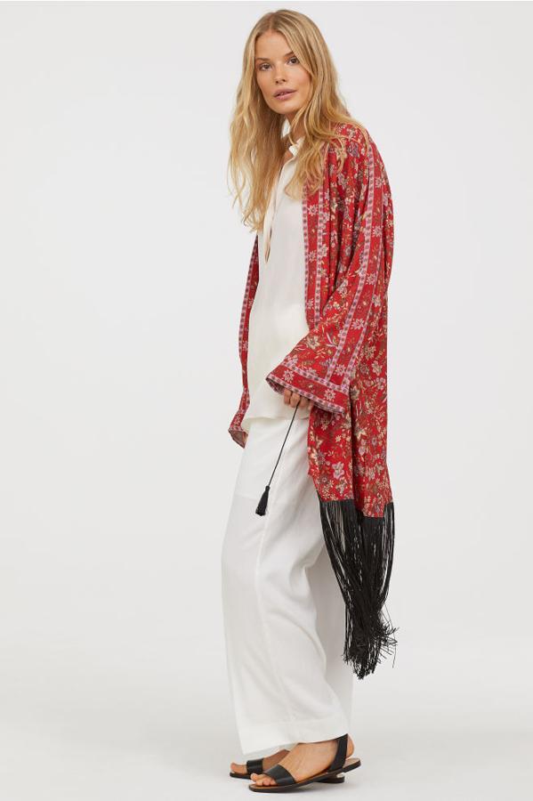 Kimono con flecos, 79,99 euros.