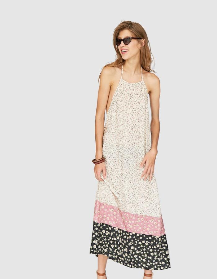 Vestido largo con escote cuadrado en color piedra, 29,99 euros.