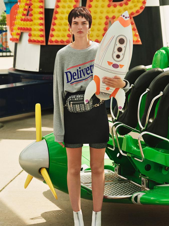 Léase la frase anterior con ironía. Porque el look de la nueva colección Funpark de Trafaluc no sería tan horrible si no hubieran añadido esas mallas ciclistas de canalé metalizado bajo la minifalda. Y es que, ¿por qué íbamos a querer copiarle  el look más hortera a Kim Kardashian ?